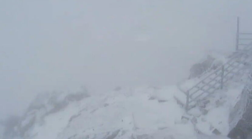 Trudne warunki w Tatrach, wysoko w górach śnieg
