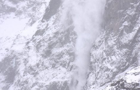 Uwaga na lawiny w Tatrach. Dzisiejsza nad Czarnym Stawem pod Rysami (zdjęcia)