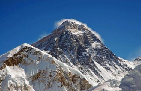 Andrzej Bargiel chce wnieść polską flagę na Everest…i zjechać z niego na nartach