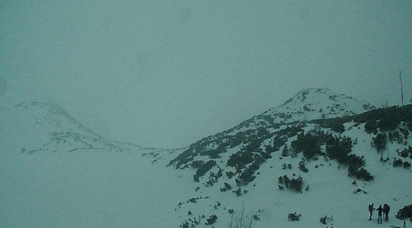 W Tatrach sypie śnieg, może rosnąć zagrożenie lawinowe
