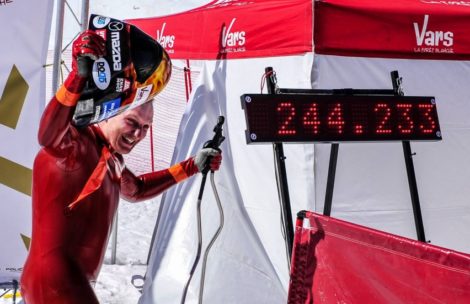 Nowy rekord Polski w prędkości zjazdu na nartach – 244 km/h!