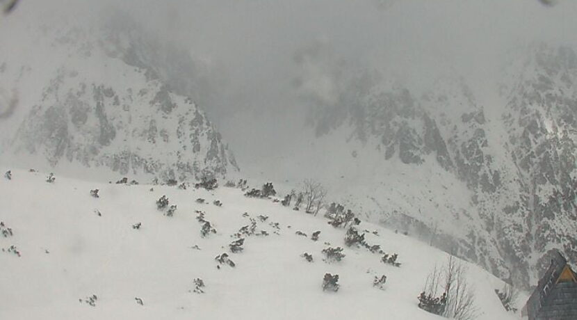 Zima w Tatrach nie odpuszcza! Na szczytach -16°C i świeży śnieg
