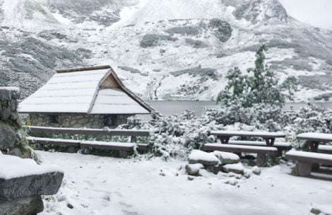W Tatrach sypnęło śniegiem! Tak wygląda dzisiejszy poranek [ZDJĘCIA]