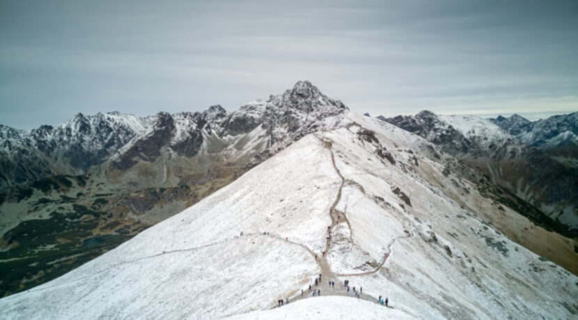 W Tatrach spadł śnieg. Dzisiejsze zdjęcia z Kasprowego Wierchu (GALERIA)