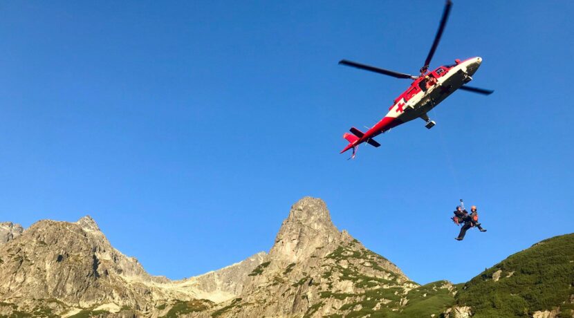 Wypadek w Tatrach. Turysta trafiony strąconym powyżej kamieniem