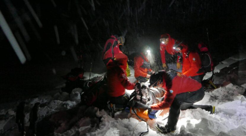 Nocna akcja ratunkowa w Tatrach. Dwóch turystów rannych w wypadku