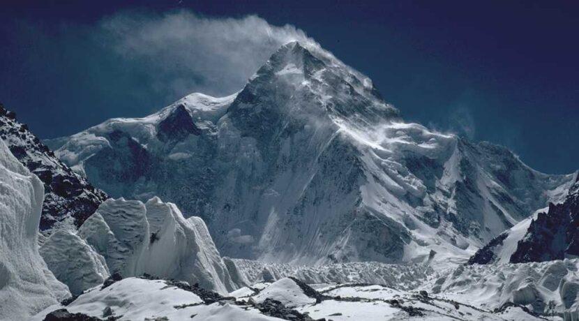 Wypadek na K2, trwają poszukiwania wspinacza. Akcja ratunkowa z udziałem śmigłowca