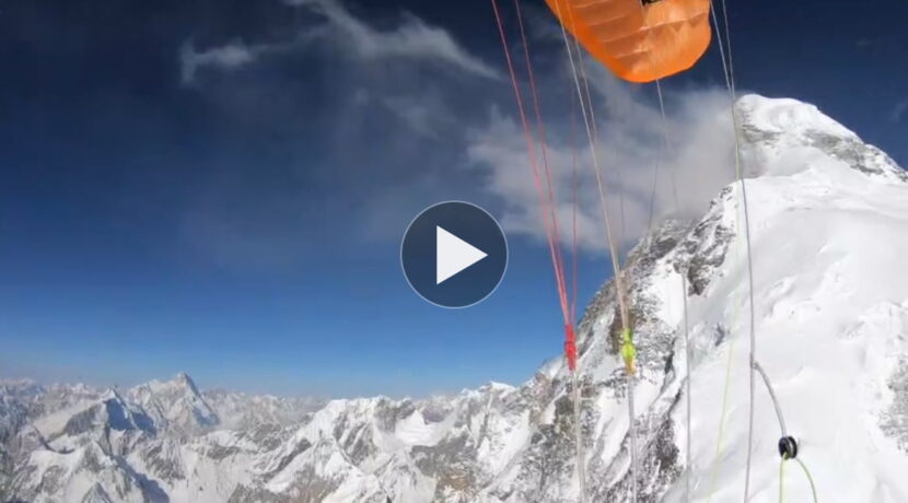 Zleciał na paralotni z K2! Pierwszy taki lot w historii (FILM)