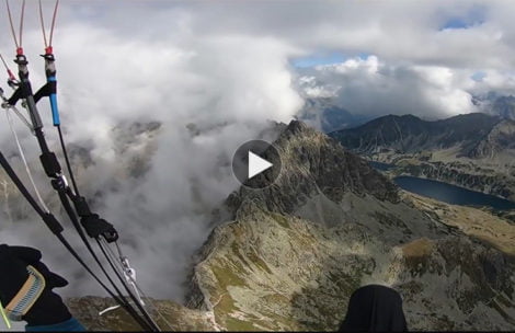 Przelot paralotnią nad Tatrami Wysokimi – to trzeba zobaczyć (FILM)