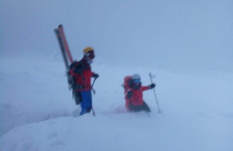 Babia Góra: turystka ruszyła na szczyt w samej bieliźnie, leżała na śniegu z głęboką hipotermią