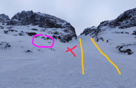 Lawina porwała narciarza pod Wrotami Chałubińskiego. Zadziałał plecak lawinowy (OPIS + ZDJĘCIA)