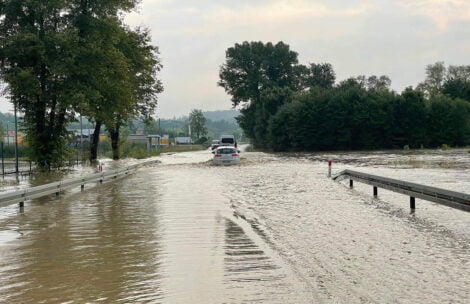 Powódź błyskawiczna w Małopolsce, woda zalała zakopiankę