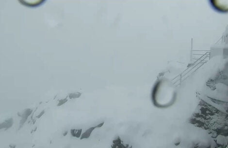 W Tatrach sypnęło śniegiem, na szczytach biało!