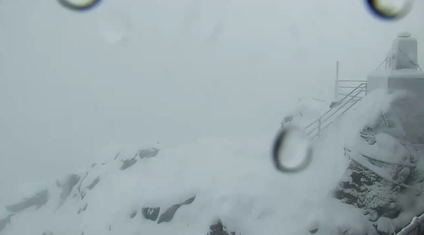 W Tatrach sypnęło śniegiem, na szczytach biało!