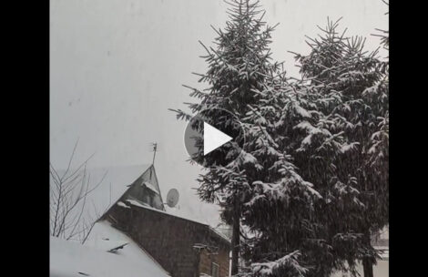 Burza z piorunami podczas śnieżycy w styczniu. Taka sytuacja w Zakopanem (FILM)