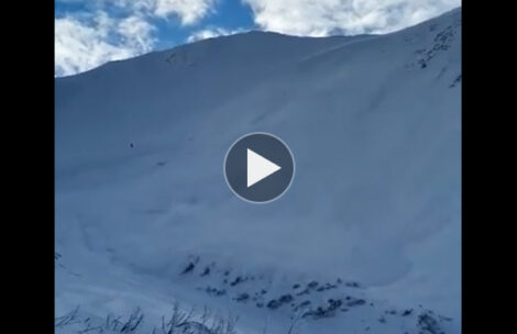 Lawina w Tatrach zeszła na trasę narciarską. Jest bardzo niebezpiecznie! (FILM)