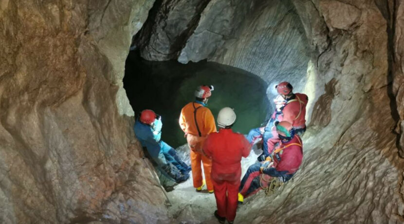 Uwięzieni w jaskini grotołazi są już na powierzchni! Szczęśliwy finał akcji ratunkowej