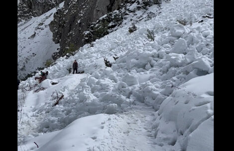 Lawina w Tatrach! Jedna osoba pod śniegiem, jest w ciężkim stanie