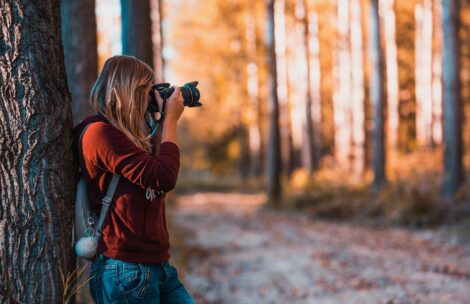 Jak fotografować w różnych warunkach oświetleniowych? Przewodnik po udanych zdjęciach